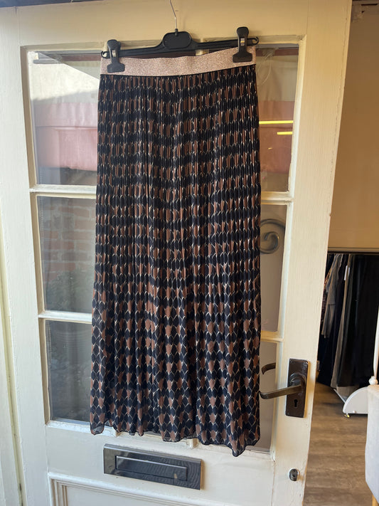 Linen Pleated Skirt and Spanish Frill top