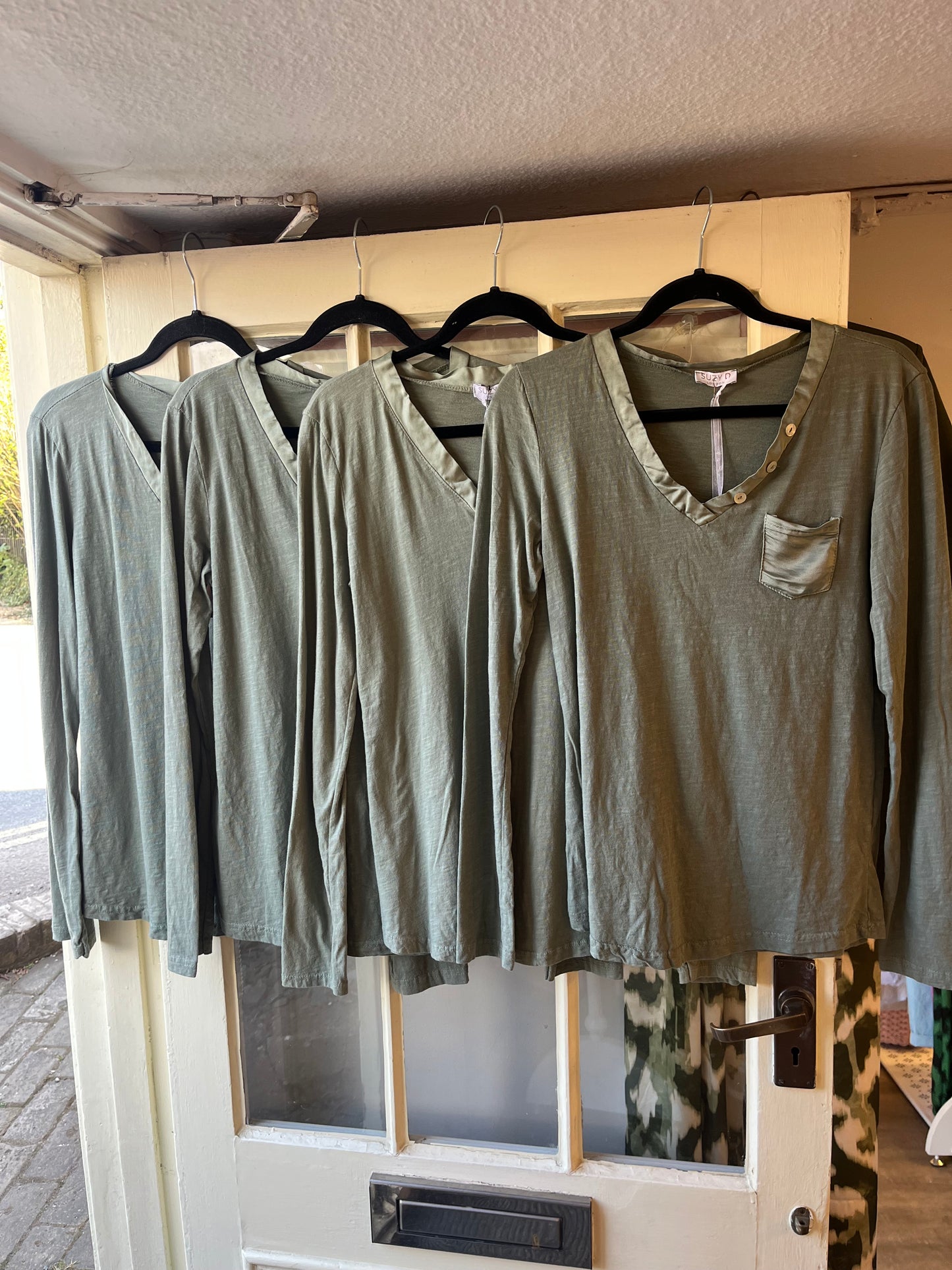 Thin 3 Button Top