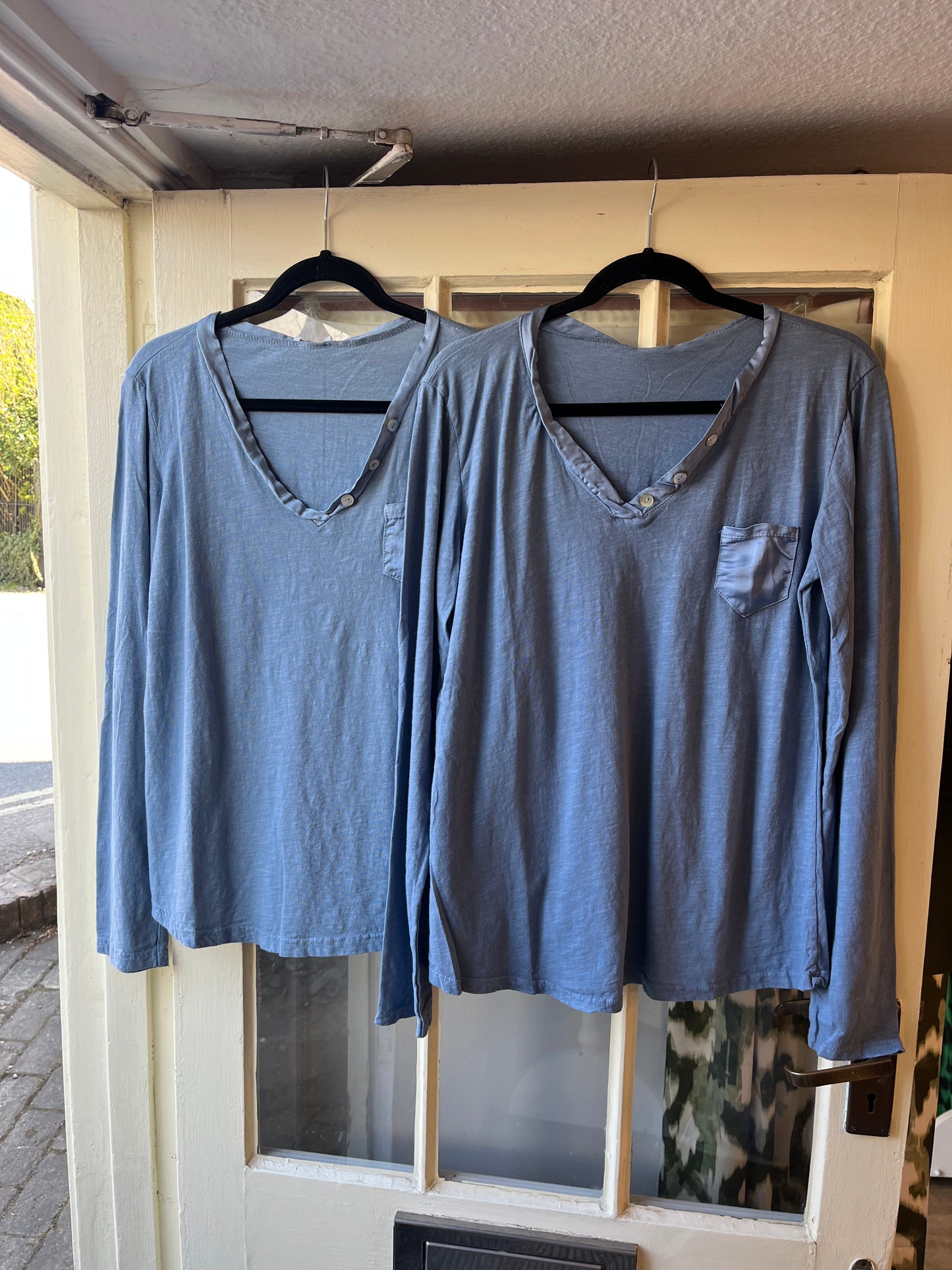 Thin 3 Button Top