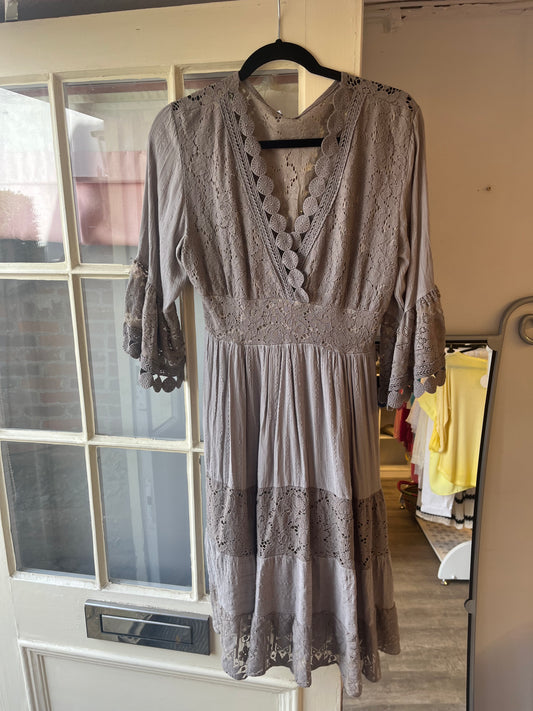 Short Lace Dresses